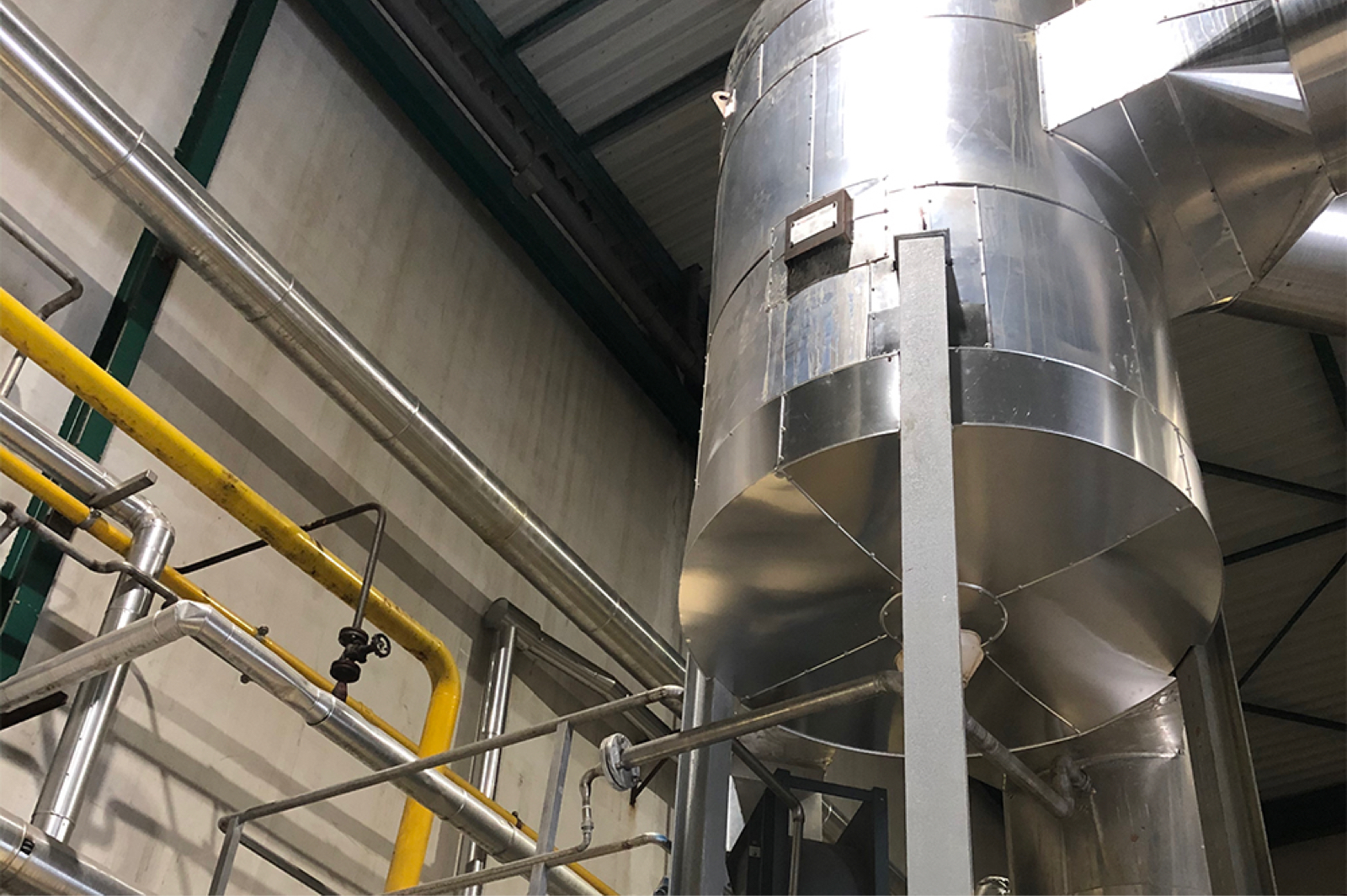 Polymere luchtvoorverwarmer in gebruik bij Aviko Rixona voor warmteterugwinning uit biogasrookgassen.