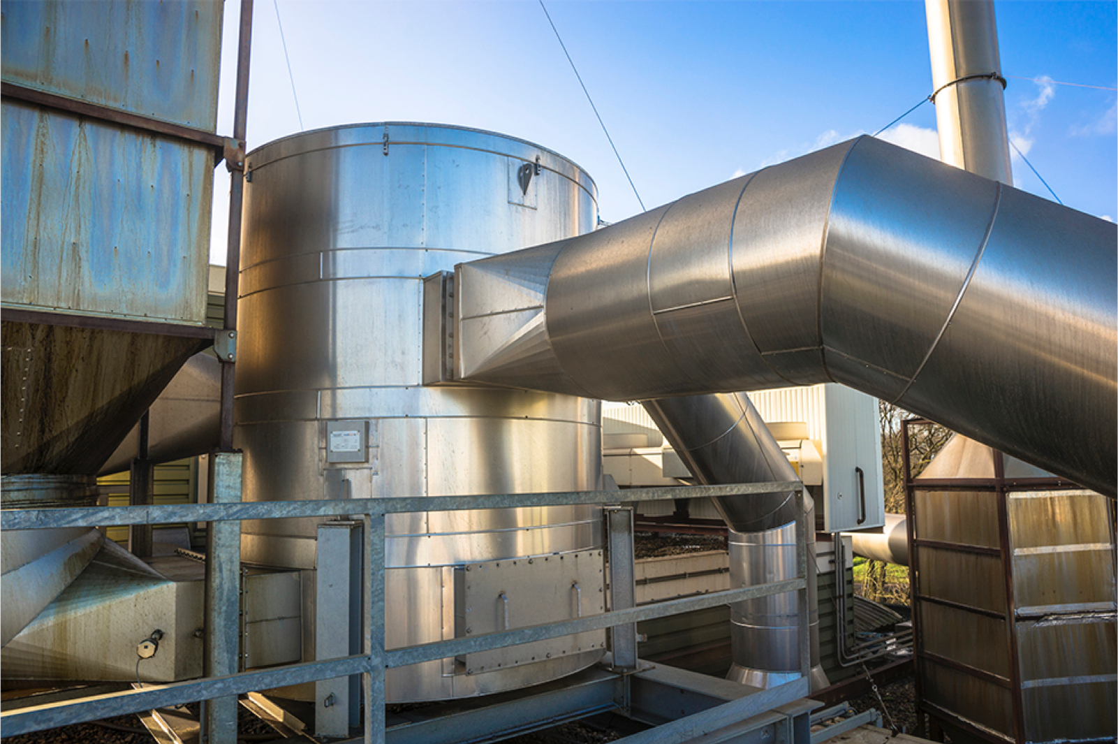 Industriële warmtewisselaarinstallatie bij Sonac Loenen voor rookgaswarmteterugwinning.