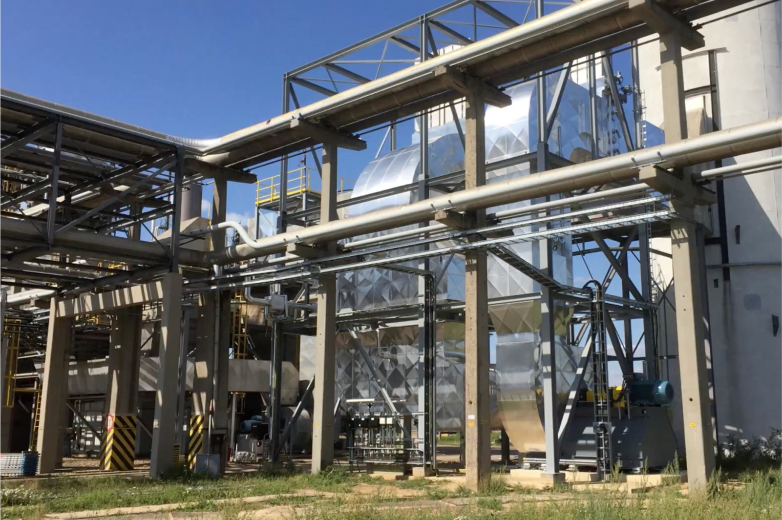 Industriële warmtewisselaarinstallatie bij USG Chemelot voor warmteterugwinning uit rookgassen.